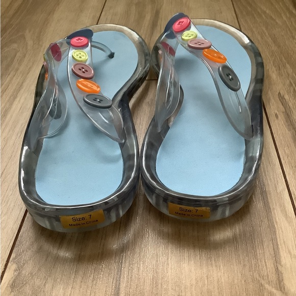 EUC vintage buttons jelly thongs sandals - Picture 9 of 10